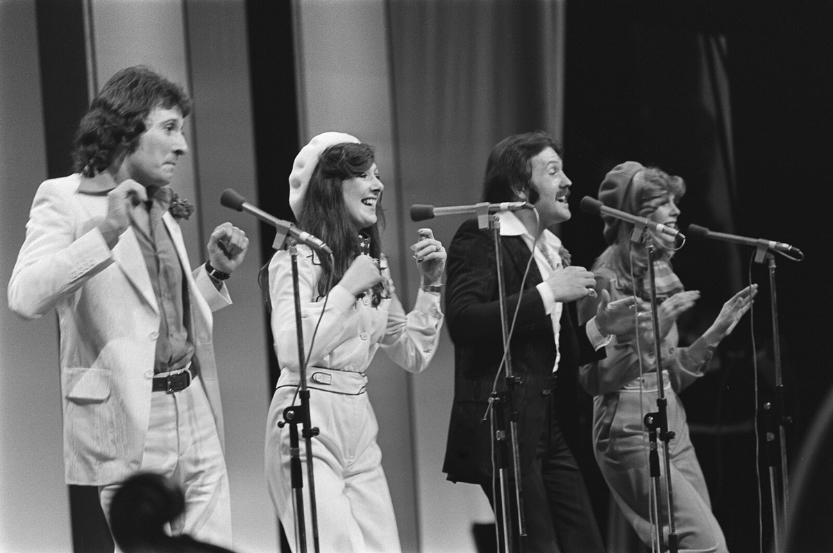 'Brotherhood of Man' Welsh 🏴󠁧󠁢󠁷󠁬󠁳󠁿 singer Nicky Stevens was born on this day, 3 December 1949 in Sir Gaerfyrddin (Carmarthenshire), 🏴󠁧󠁢󠁷󠁬󠁳󠁿.

The group won the 1976 Eurovision Song Contest with the song "Save Your Kisses for Me". 
en.wikipedia.org/wiki/Nicky_Ste…