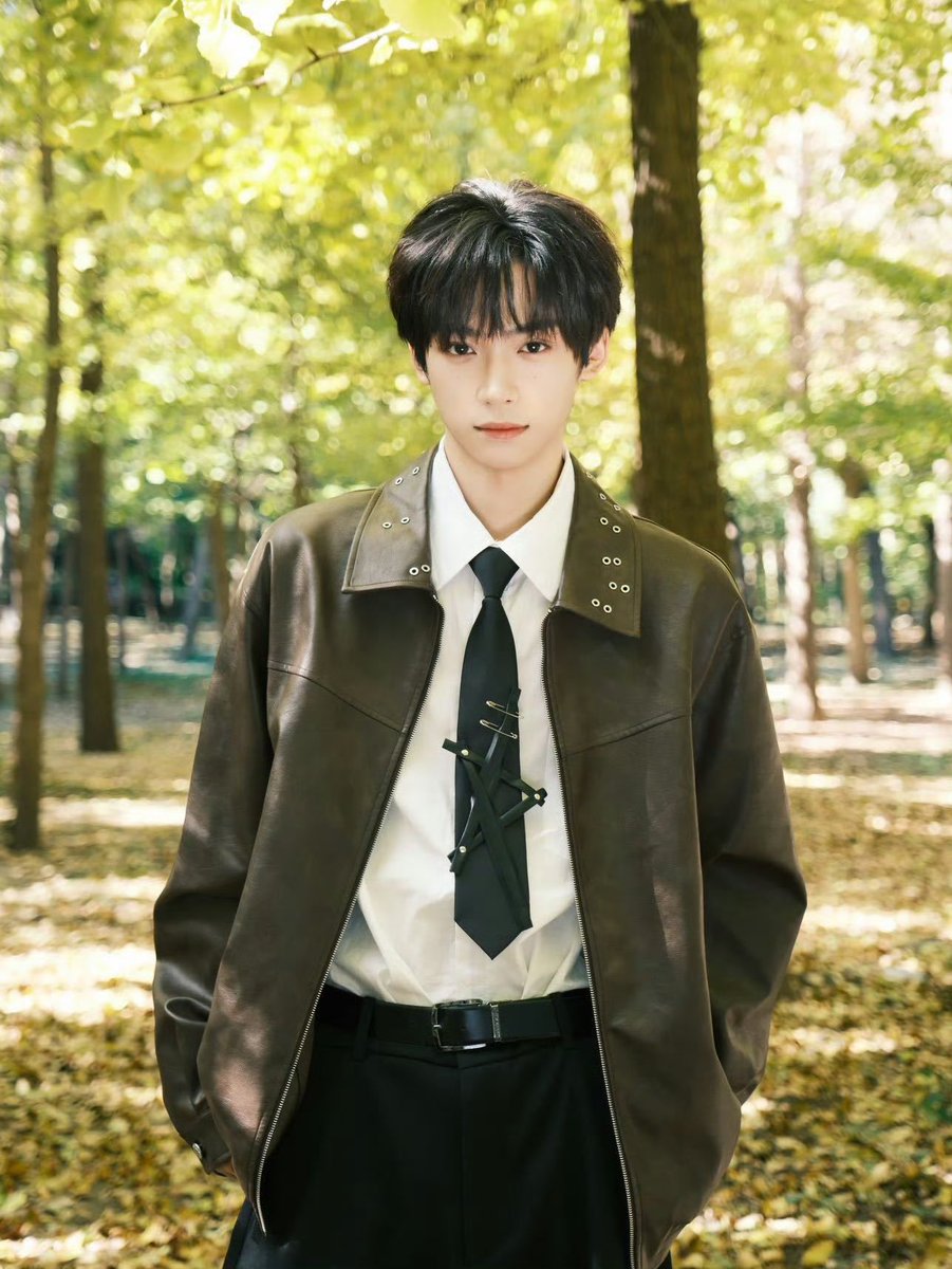 iampk_z's tweet photo. [251203] ZiYu Studio Weibo Update (1/2)

Keeping a touch of autumn. @我是梓渝_

#SpeedLittleFish 
#ZIYU #梓渝 https://t.co/yiZTb1as6p