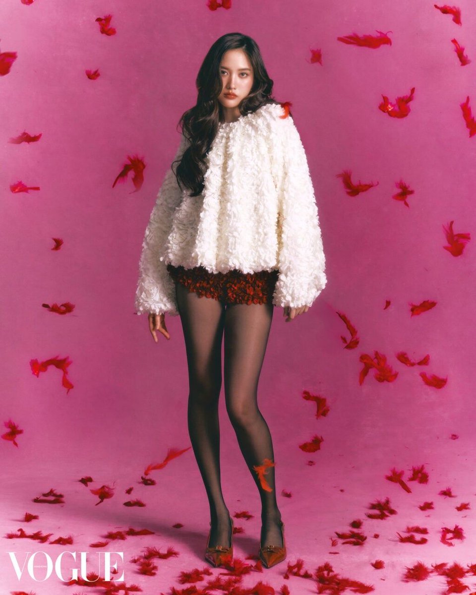 Fulfill_Moment's tweet image. VOGUE Hong Kong (Dec&apos;25) 
Cover : Freen

#ฟรีนเบค #FreenBecky 
#srchafreen 
#VogueHK #VogueHongKong