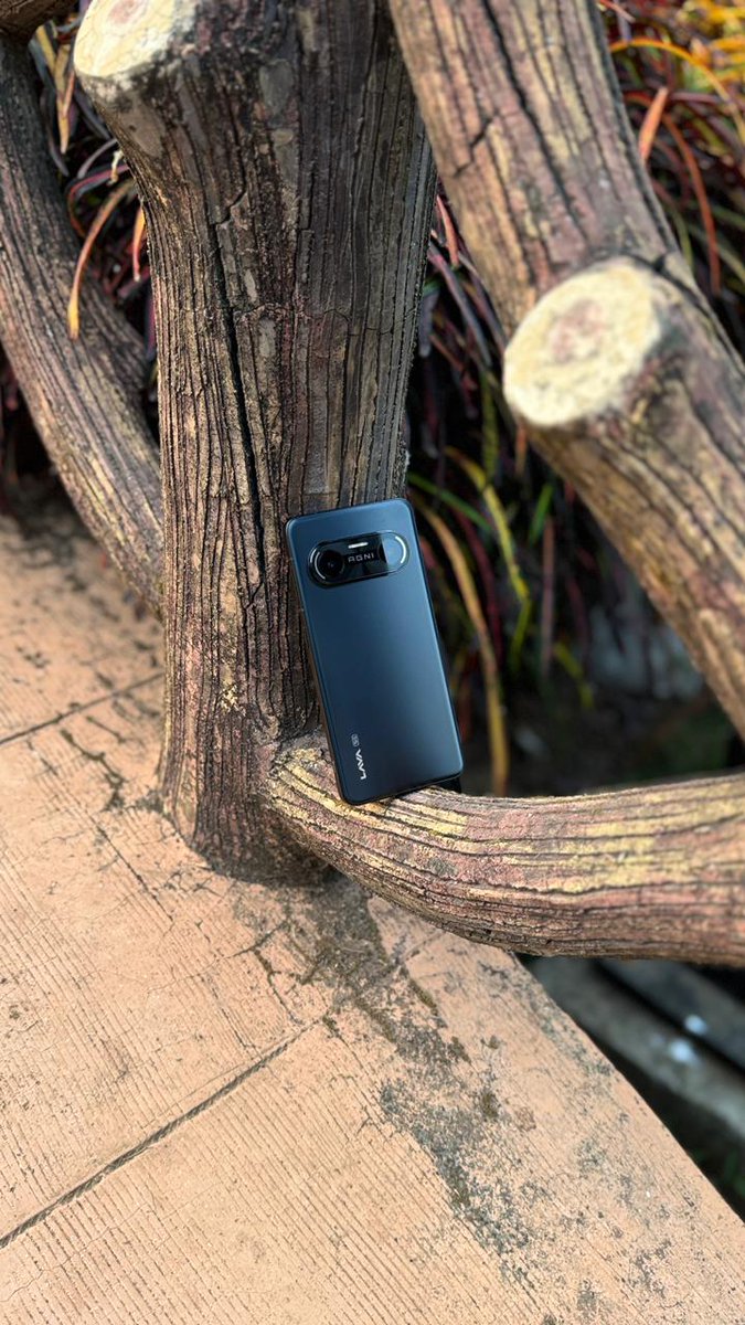 A_sharma45's tweet image. 🔥 Lava Agni 4 – Full Review Thread 🔥 

Lava Agni 4 is a midrange phone that punches above its weight. Premium design, bright AMOLED, clean software, fast performance &amp;amp; charging. Here’s my detailed review after using it 👇
#LavaAgni4 #Agni4 #TechFamily