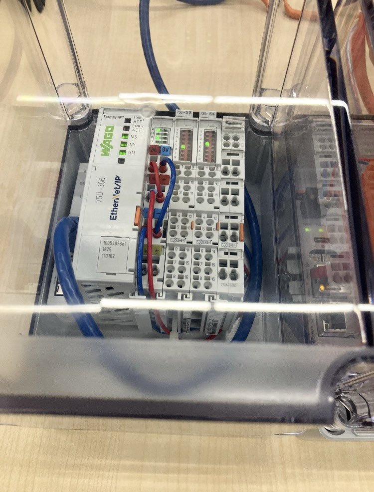 今日はRed Hat社さま、Intel社さま共催のイベントに参加しています🖥️
各セッションでは、IT-OT統合やCODESYS、VPLC、オープンソースの活用など、WAGOのPLCにも関わる内容が盛りだくさんで大変勉強になります🧠💪