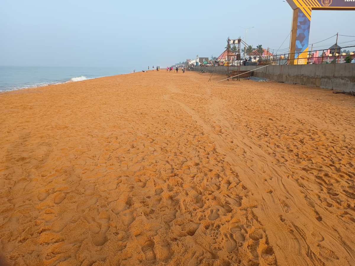 CISFHQrs's tweet image. CISF Leads A Spirited Beach Clean-up At Shangumugham,Keeping The Coast Shining.

As part of Swachhta Pakhwada, #CISF personnel of ASG Trivandrum conducted a dedicated Swachhta Abhiyan Cleanliness Drive at Shangumugham Beach, located near the Domestic Terminal of #Trivandrum…