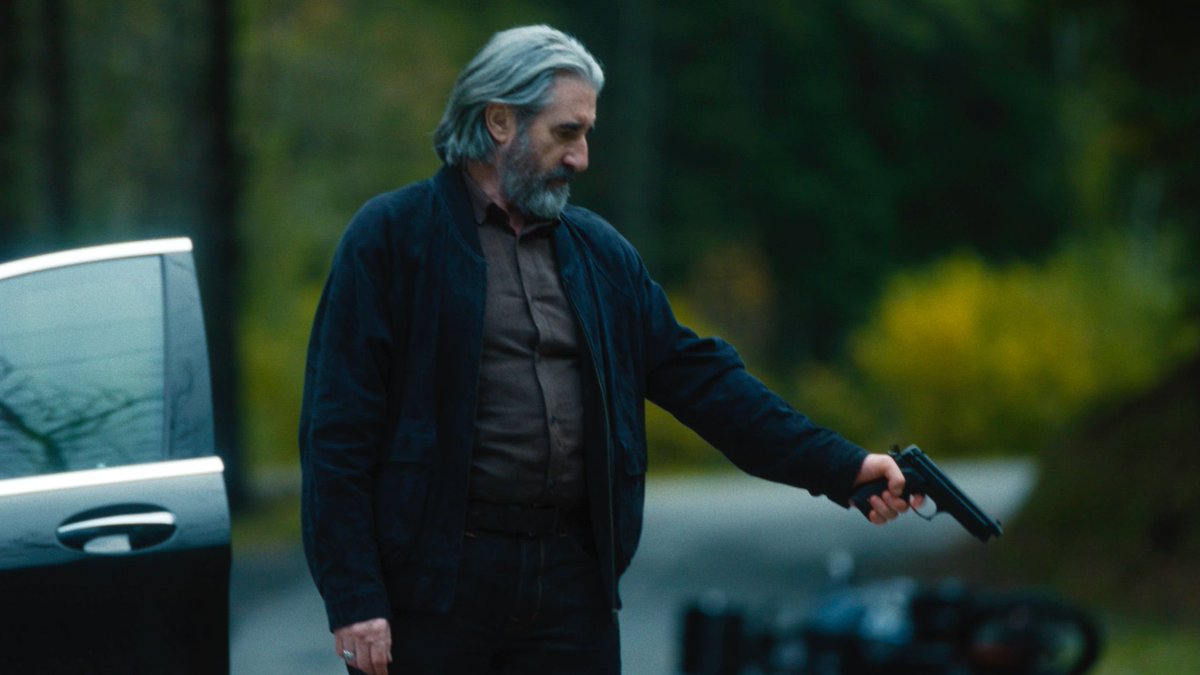 色鮮やかな糸と手芸道具、空色の車、童話の挿絵のような街並み、可愛いがあふれてるのに物騒。目的はさておいて即席ピタゴラ装置も愛らしい。(たぶん)世界で初めての…

お裁縫クライムサスペンス『世界一不運なお針子の人生最悪な1日』🪡12/20〜26