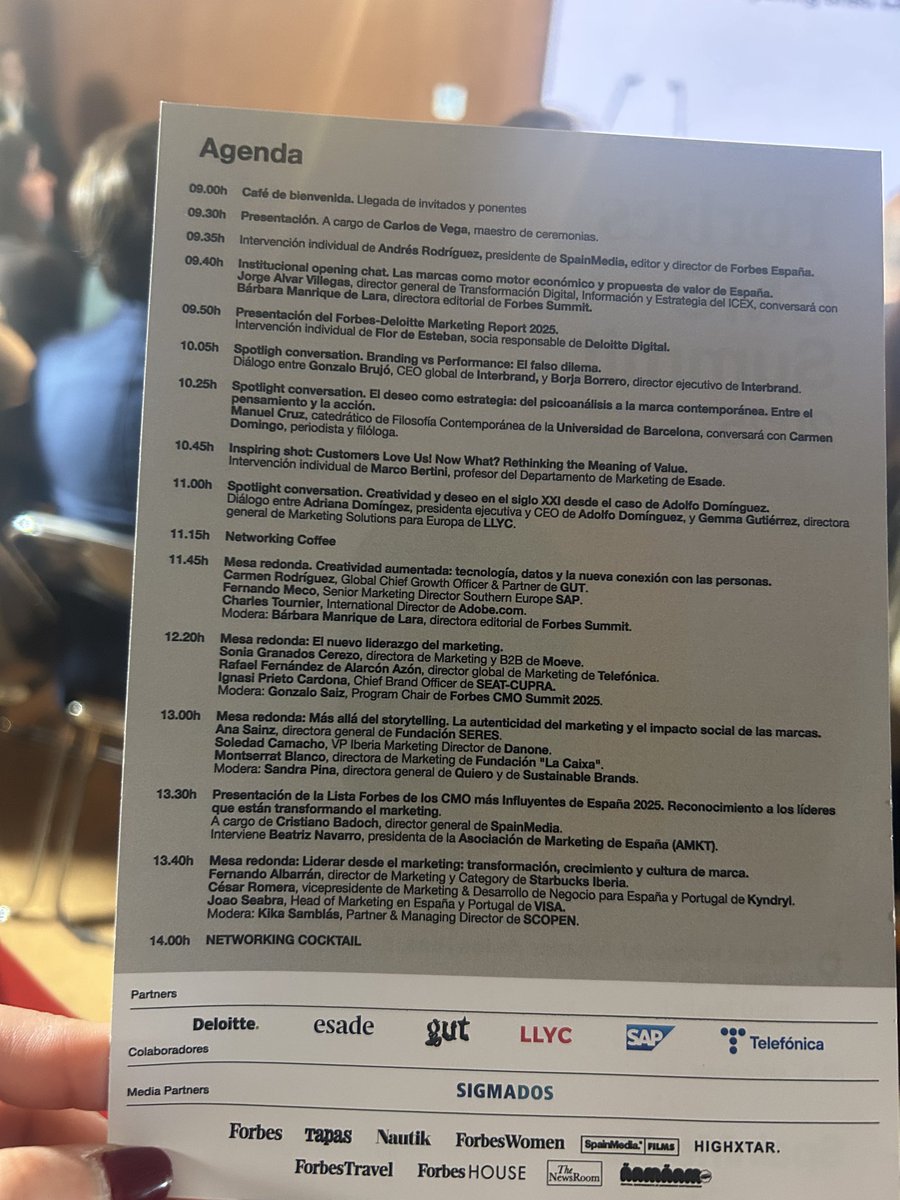mildredlaya's tweet photo. En la apertura del #ForbesSummit25CMO con @ArodSpainMedia, Bárbara Manrique De Lara y Jorge Alvar  @ICEX_ “Complementamos los datos con las conversaciones. Lo cuantitativo y cualitativo deben converger” https://t.co/tXugl4u20j