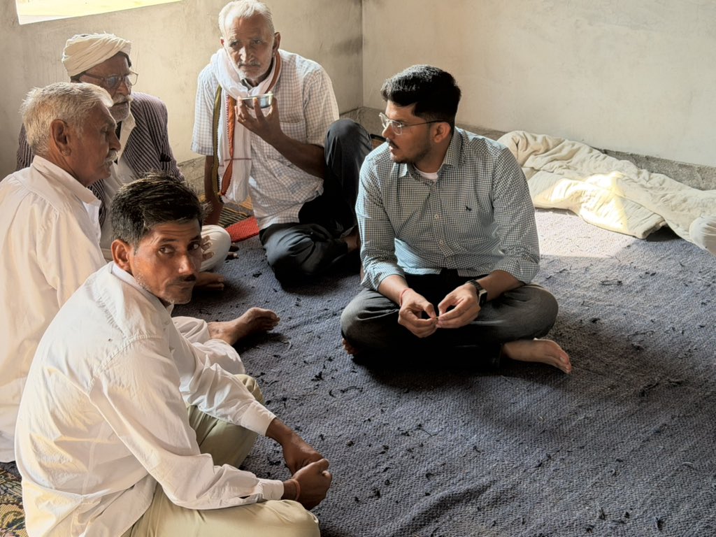 वीरन्द्र नगर में भोमाराम जी माचरा की धर्मपत्नी के निधन पर श्रद्धांजलि अर्पित कर शोक संतप्त परिवार जनों से मुलाक़ात की।