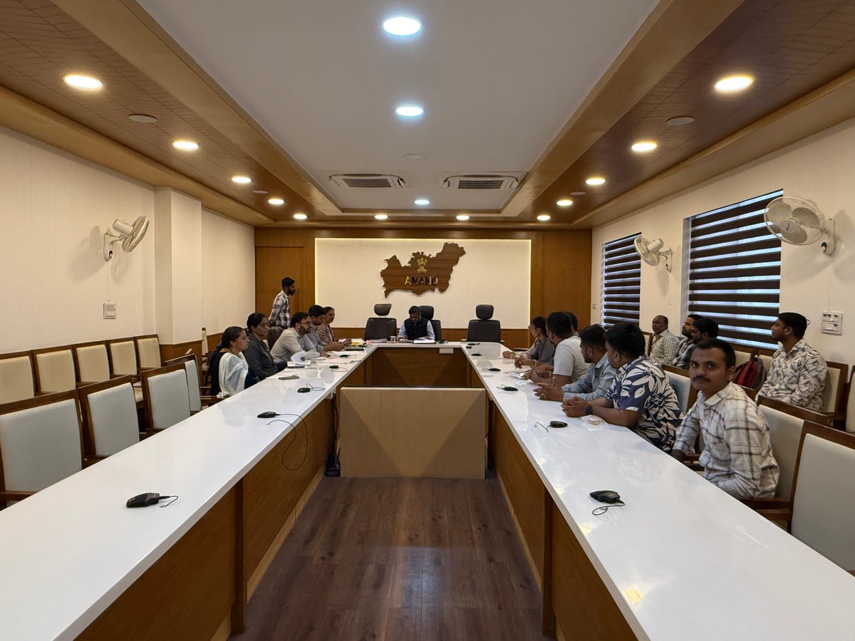 આજરોજ PMFME અંતર્ગત મળેલ બેઠકમાં આણંદ જિલ્લામાં રાઈસમીલ, ગરમ મસાલા, બેકરી પ્રોડકટ, મીલેટ્સ પ્રોડકટ તથા પશુ આહારને લગતા કુલ ૧૬૪.૧૩ લાખની યુનિટ કોસ્ટ તથા ૫૩.૧૧ લાખ સબસીડી અમાઉન્ટના કુલ સાત નવા પ્રોજેકટને મંજુરી આપી. આ યોજના અંતર્ગત ૩૫% લેખે ૧૦ લાખ સુધી સબસીડી મળવાપાત્ર છે.