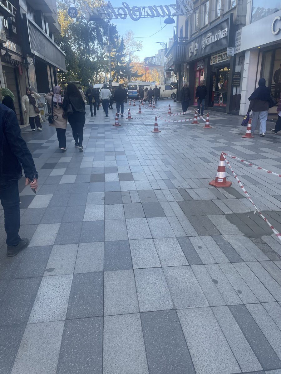 yağmurda şu taşlara basıp su fışkırmasını biri görmüş demek tedavi uygulanıyor