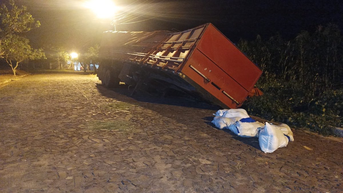 policia_py's tweet image. #𝗗𝗲𝘀𝘁𝗮𝗰𝗮𝗱𝗼 | 𝗖𝗮𝗻𝗶𝗻𝗱𝗲𝘆𝘂́ | 𝗘𝗻𝗳𝗿𝗲𝗻𝘁𝗮𝗺𝗶𝗲𝗻𝘁𝗼 𝗮𝗿𝗺𝗮𝗱𝗼 𝗰𝗼𝗻 𝗴𝗿𝘂𝗽𝗼 𝗰𝗿𝗶𝗺𝗶𝗻𝗮𝗹, 𝗱𝗲𝘁𝗲𝗻𝗰𝗶𝗼𝗻𝗲𝘀 𝗲 𝗶𝗻𝗰𝗮𝘂𝘁𝗮𝗰𝗶𝗼́𝗻 𝗱𝗲 𝗴𝗿𝗮𝗻 𝗰𝗮𝗻𝘁𝗶𝗱𝗮𝗱 𝗱𝗲 𝗲𝘀𝘁𝘂𝗽𝗲𝗳𝗮𝗰𝗶𝗲𝗻𝘁𝗲𝘀.

@MDI_Paraguay 

facebook.com/share/1CUv1A1U…