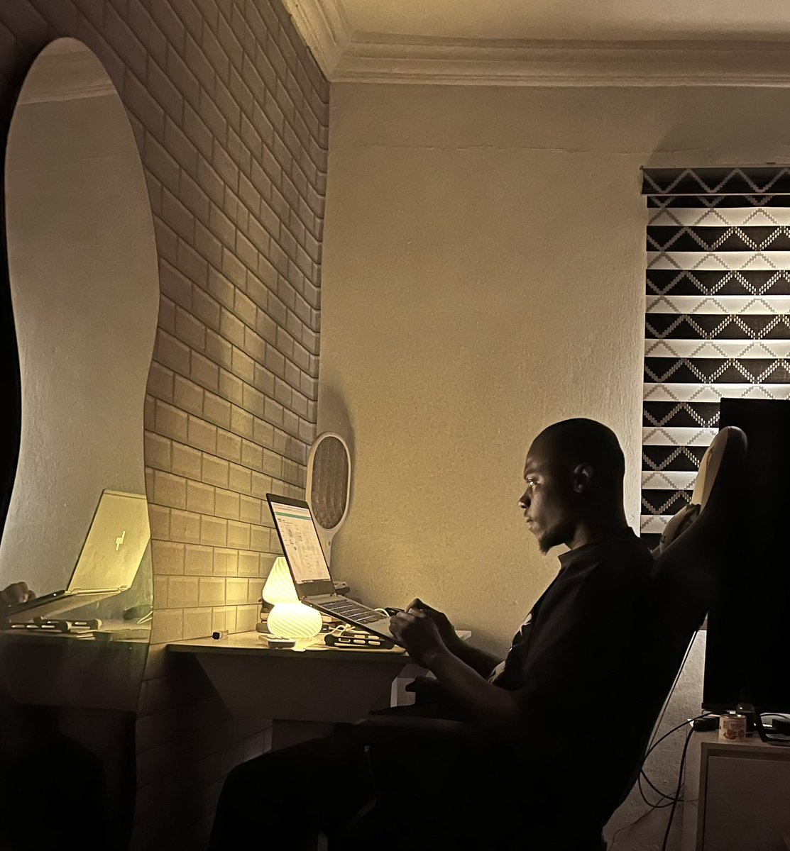 Building before the world wakes up.

Gm.

 #Webflow