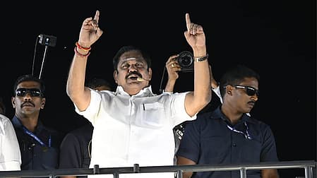 JohnSun33348514's tweet image. கூட்டணி பலத்தோடு இருக்கும் தி.மு.க-வை வீழ்த்த வேண்டுமென்றால், பலமான ஒரு கூட்டணியை அமைத்தே ஆக வேண்டும். அதற்கான முயற்சியை, TVK இணைந்து திட்டமிட்டுவருகிறார் எடப்பாடி😂😂😂😂😂

இழவு காத்த கிளி பழனிசாமி பதினோராவது தோல்வி உறுதி😂😂😂