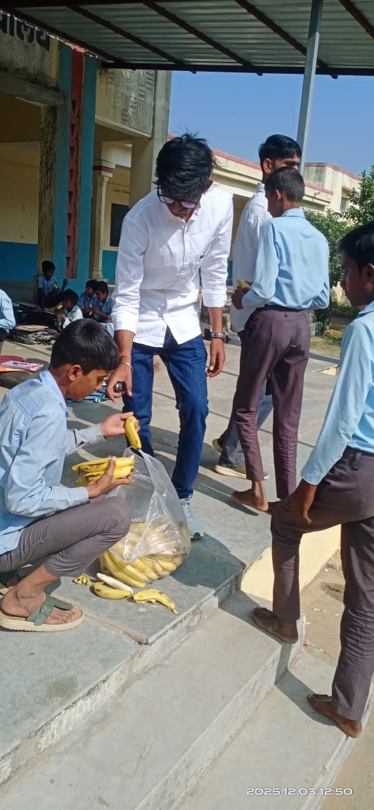 भाटी साहब के जन्मदिवस के शुभ अवसर पर   राजकीय उच्च माध्यमिक स्कूल भटाना रेवदर  में बच्चों को फल वितरित किए
<a href="/RavindraBhati__/">Ravindra Singh Bhati</a> 
#HappybirthdayRSB