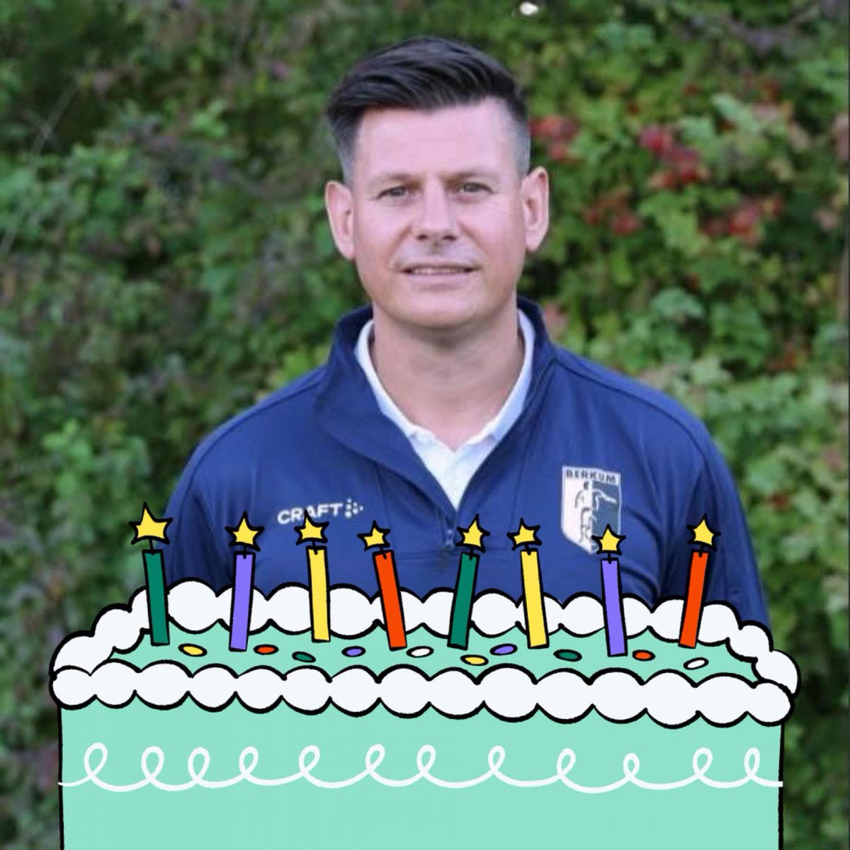 <a href="/VogelMartijnde/">MartijndeVogel</a> van harte en nog vele combo’s toegewenst. Van de trouwe criticasters 🤍🖤