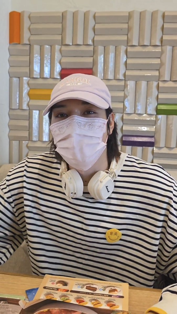 bimzpie's tweet photo. ตอนแรกที่สกายเข้าไปทัก นานิยังตกใจตาโตอยู่เลย แต่พอนานิเห็นว่าเป็นสกายคือสายตาเปลี่ยนเลยอะ เห็นรอยยิ้มในแววตาเลยด้วยซ้ำ ฮือ 😭😭😭😭😭😭😭😭😭😭 https://t.co/wk88rStkwb