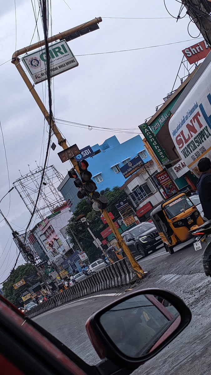 Vanakkam <a href="/COPTBM/">TAMBARAM CITY POLICE</a> the signal at Kamakoti nagar junction, Pallikaranai is always malfunctioning kindly do the needful 

#Pallikaranai