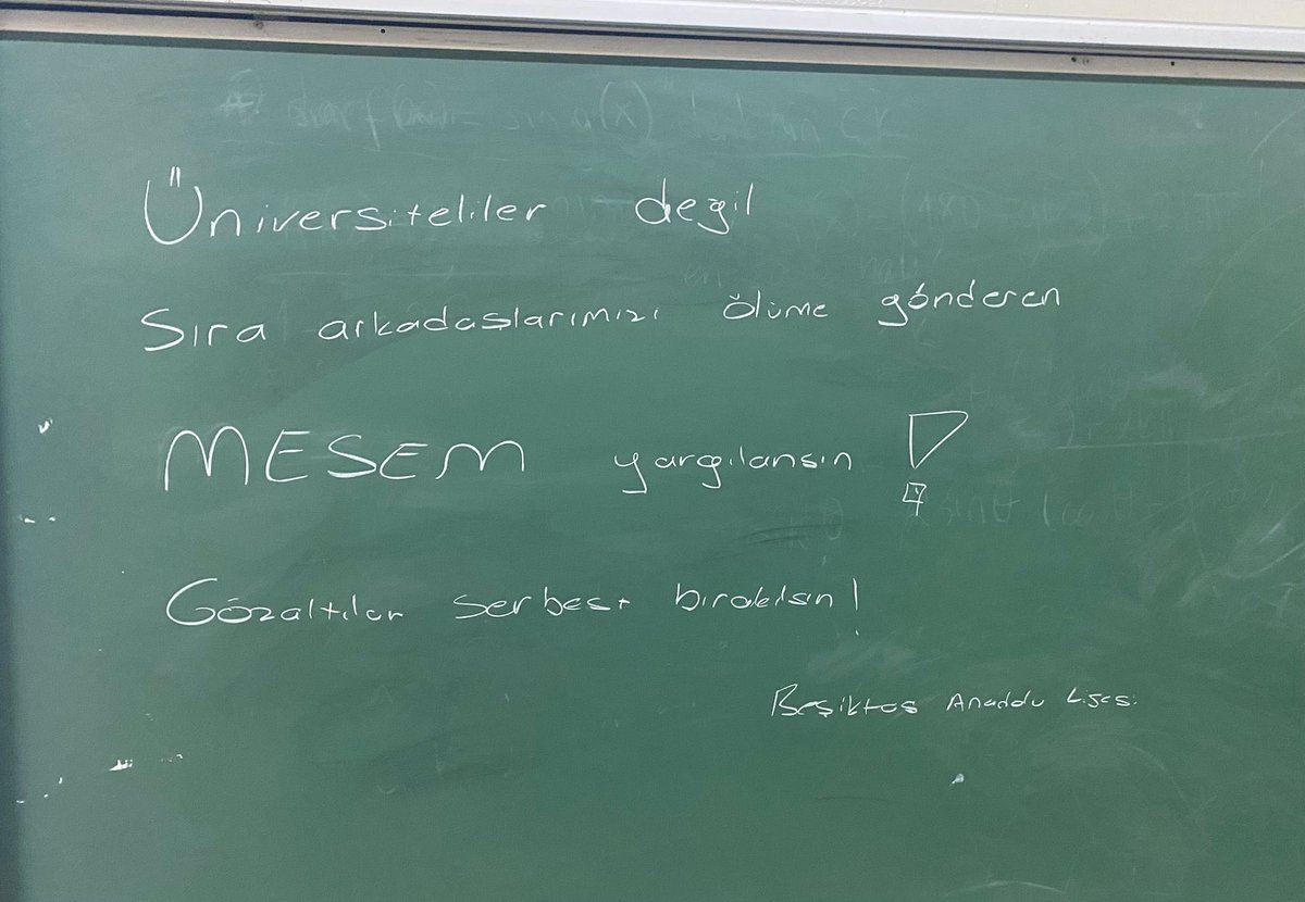 MESEM Projelerinde katledilen sıra arkadaşları için ses çıkaran ve bu sebeple gözaltına alınan 17 arkadaşımızın yanındayız.

📍İstanbul Erkek Lisesi
📍Avusturya Lisesi
📍Italyan Lisesi
📍Beşiktaş Anadolu Lisesi