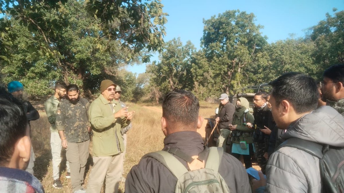 NcbsMp's tweet photo. Day3; field techniques in ecology course.
Learning mapping of the habitats for sampling and population estimations of floral and faunal species using transects.
#satpuratigerreserve #Pachmarhi #fieldcourse #ncbs
@NCBS_Bangalore #fieldstation https://t.co/zqzC5pgQiH