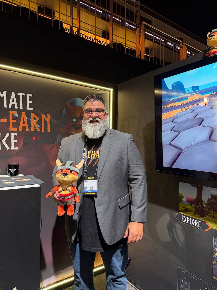 FLOKI's tweet image. Floki is having a blast at #BinanceBlockchainWeek! 

Amazing vibes, great people, and the @ValhallaP2E booth is already drawing a crowd. Loving the energy at the venue today!