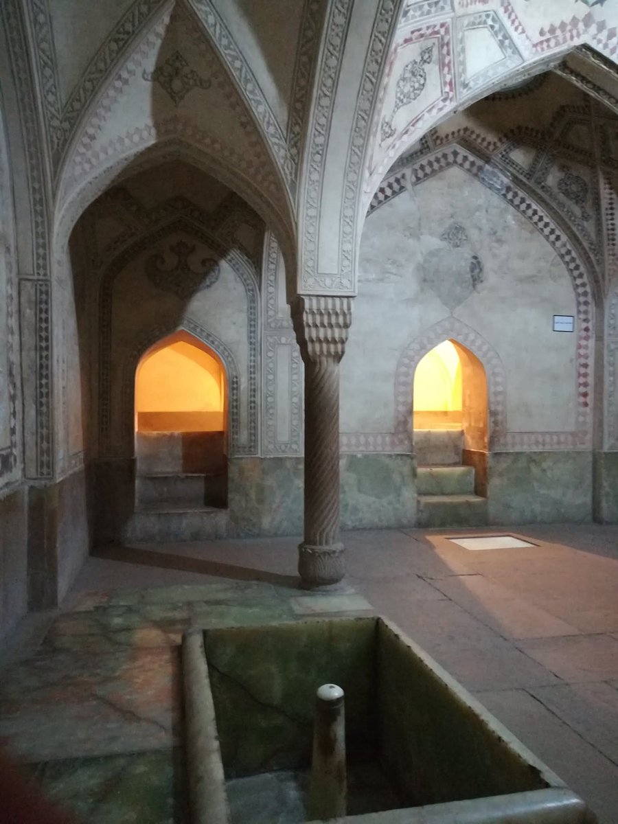 skymanuelima's tweet photo. A #Cidadela de #Karim_Khan é uma cidadela localizada no centro de #Shiraz, no sul do #Irão. Foi construído como parte de um complexo durante a dinastia Zand e serviu como seu lar. A forma lembra uma #fortaleza_medieval. Às vezes, a cidadela era usada como prisão. #museu #banhos https://t.co/evSCGVYGVX