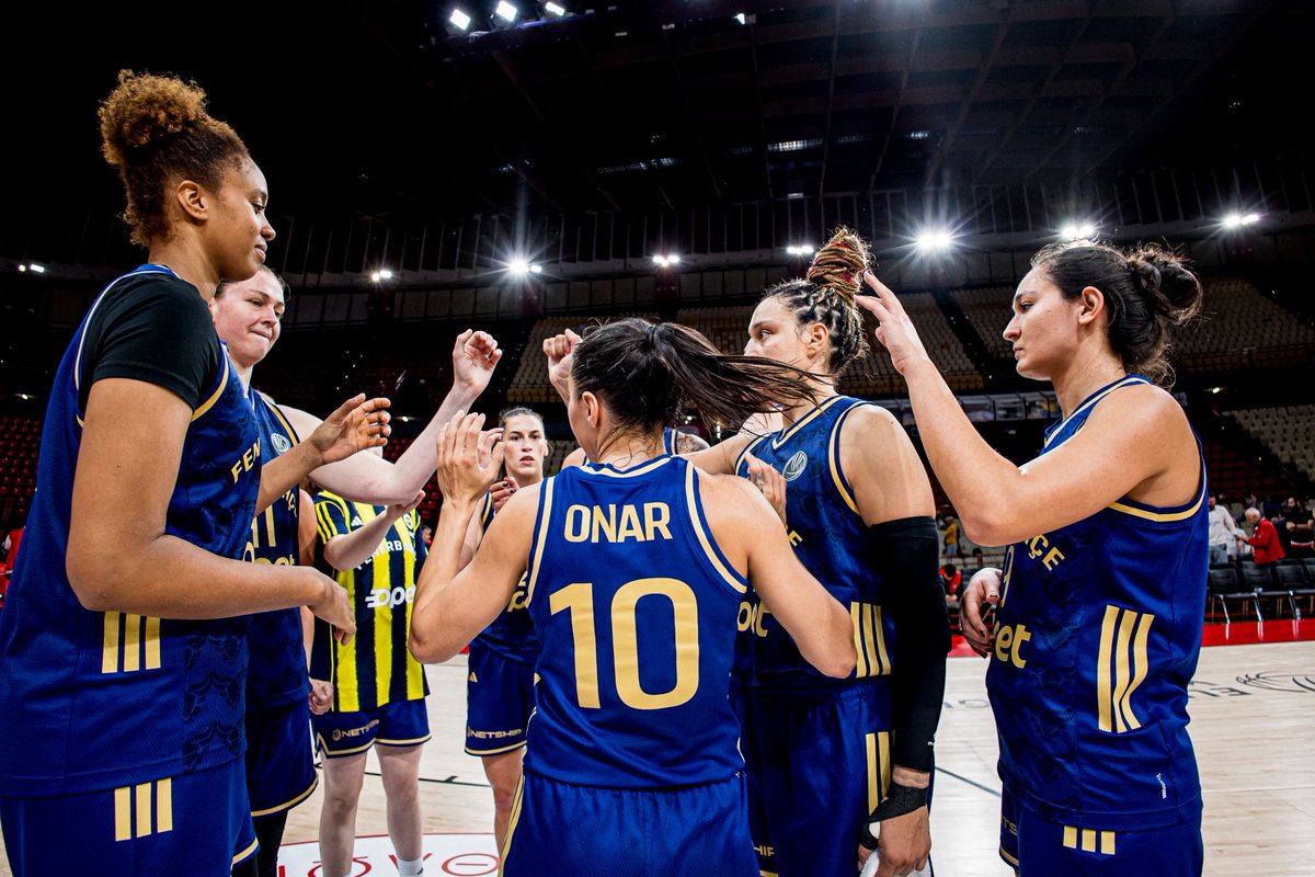 Günaydınnn şampiyonluğa uyandık #FenerinMaçıVar
Haydi #PotanınKraliçeleri 💛💙