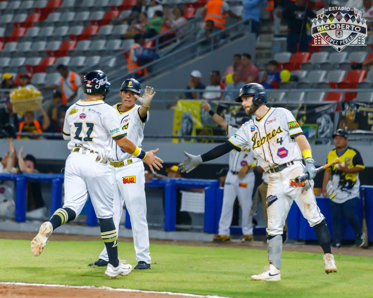 Postales 📸📸 del juego de #LaProfesional 2025-2026 entre los Gigantes de Rivas y nuestros melenudos, con resultado adverso para los locales de 4 carreras por 3.

#estadiorigobertolópezpérez