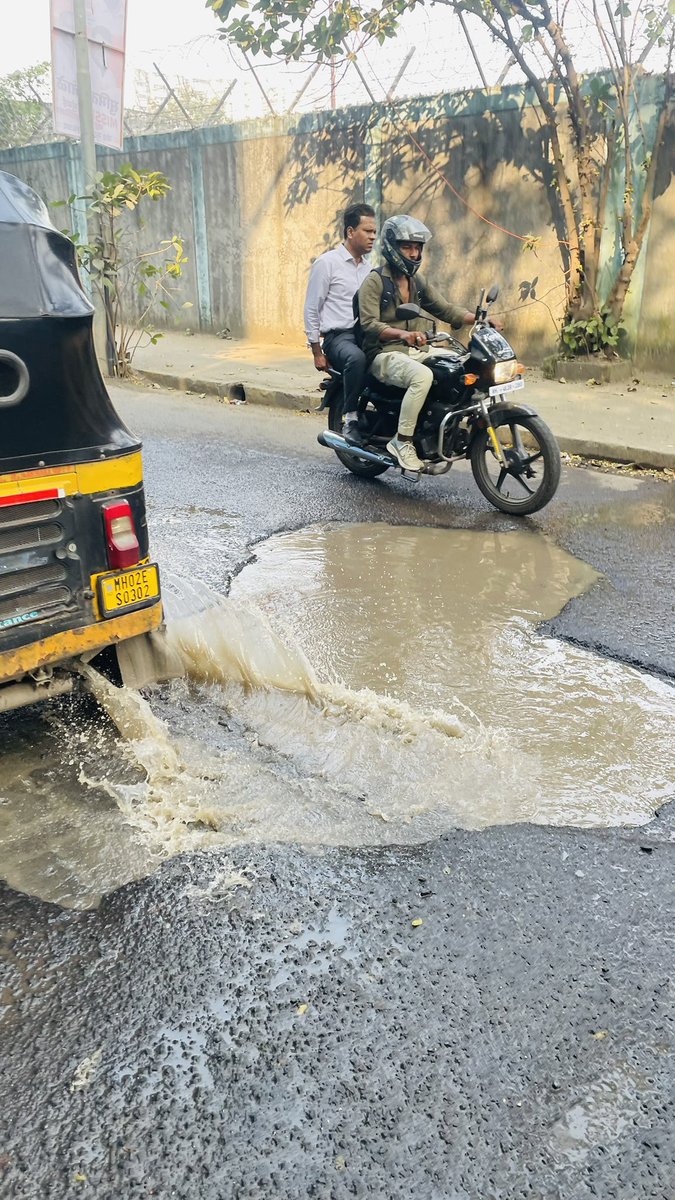 amitJkhatri's tweet photo. More than 15 days, still drainage is open on the road near Bandra colony Metro station.

@mybmc @MumbaiMetro3 https://t.co/u2dlm2EF2z
