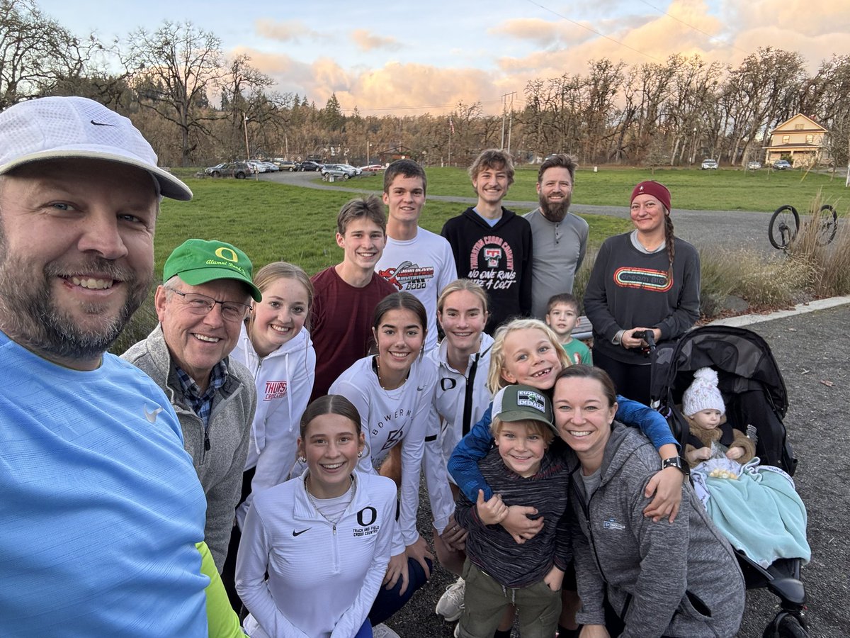 RiverRunnerTC's tweet photo. First run for the club in the bookson a beautiful night at Dorris Ranch Park! https://t.co/IBrgHHVXZW