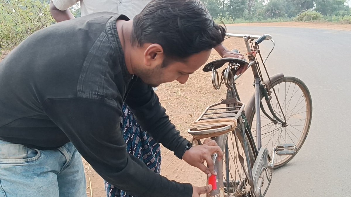 talktosubhransu's tweet photo. To avoid road accidents and crashes,
i am putting reflective stickers on Cycles.
#ZeroFatalityWeek #Odisha #roadsafety #SubhransuSatpathy
@CMO_Odisha @STAOdisha
@spdhenkanal @CTOdisha
@drpatra @DeputyNz @ushapadhee1996 @panda_sanjeeb @districtadmndkl @DCP_TRAFFIC https://t.co/YbtOJZyWiK