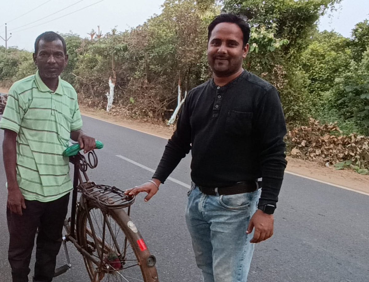 talktosubhransu's tweet photo. To avoid road accidents and crashes,
i am putting reflective stickers on Cycles.
#ZeroFatalityWeek #Odisha #roadsafety #SubhransuSatpathy
@CMO_Odisha @STAOdisha
@spdhenkanal @CTOdisha
@drpatra @DeputyNz @ushapadhee1996 @panda_sanjeeb @districtadmndkl @DCP_TRAFFIC https://t.co/YbtOJZyWiK