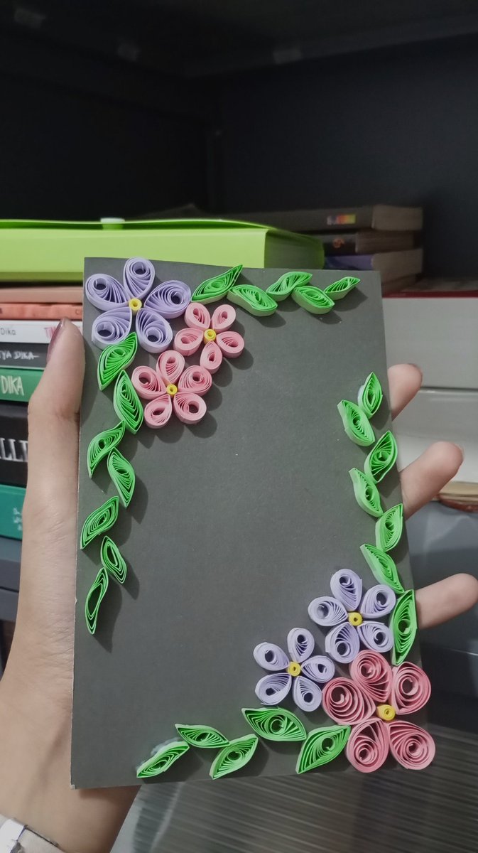 Madeear1's tweet image. Belakangan ini lagi suka bkin paper quilling 🌷