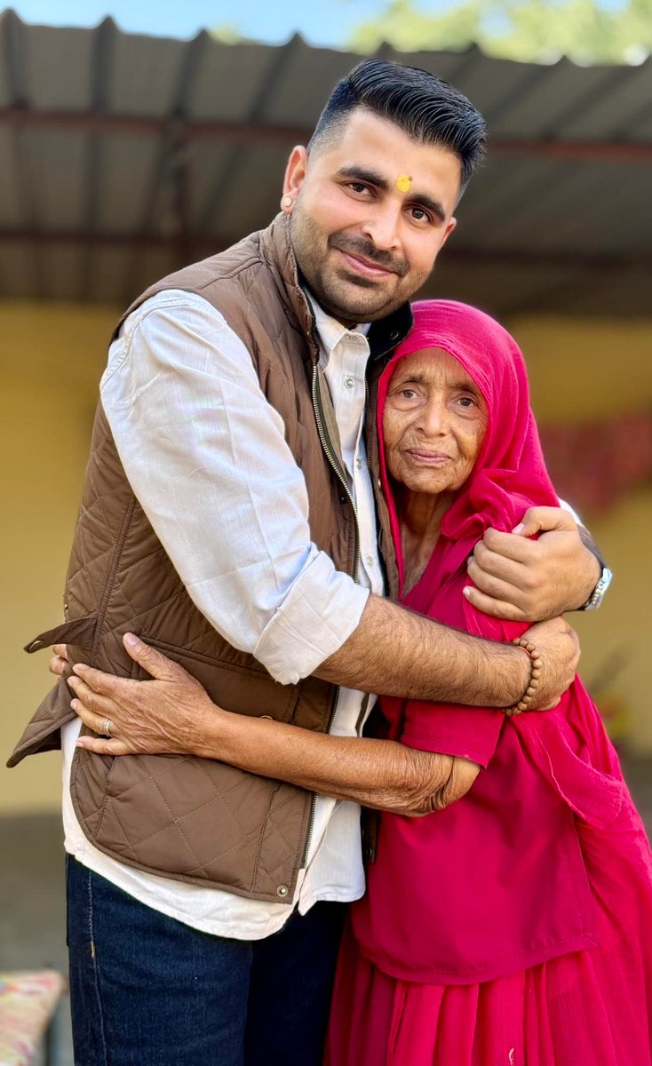 ashokshera94's tweet image. युवा लाडले विधायक @RavindraBhati__ जी को जन्मदिन की अशेष बधाई एवं शुभकामनाएं 💐💐💐💐