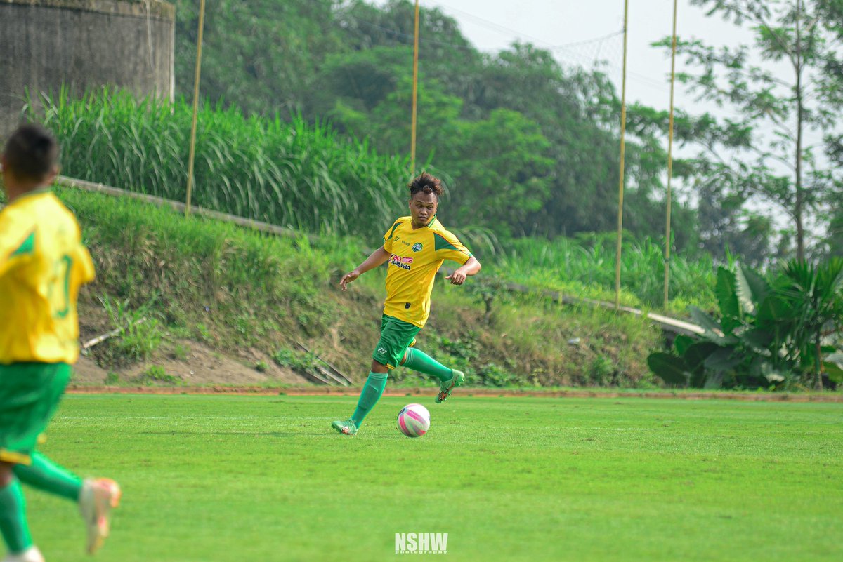 flamboyan_88's tweet photo. "Jangan takut dengan rezeki yang belum terlihat, karena tugasmu hanya berusaha dan bertawakal. Allah sudah menakar rezekimu dengan adil, bahkan sejak sebelum engkau dilahirkan."

> Kutipan Gus Baha' https://t.co/vkPKAep8KQ