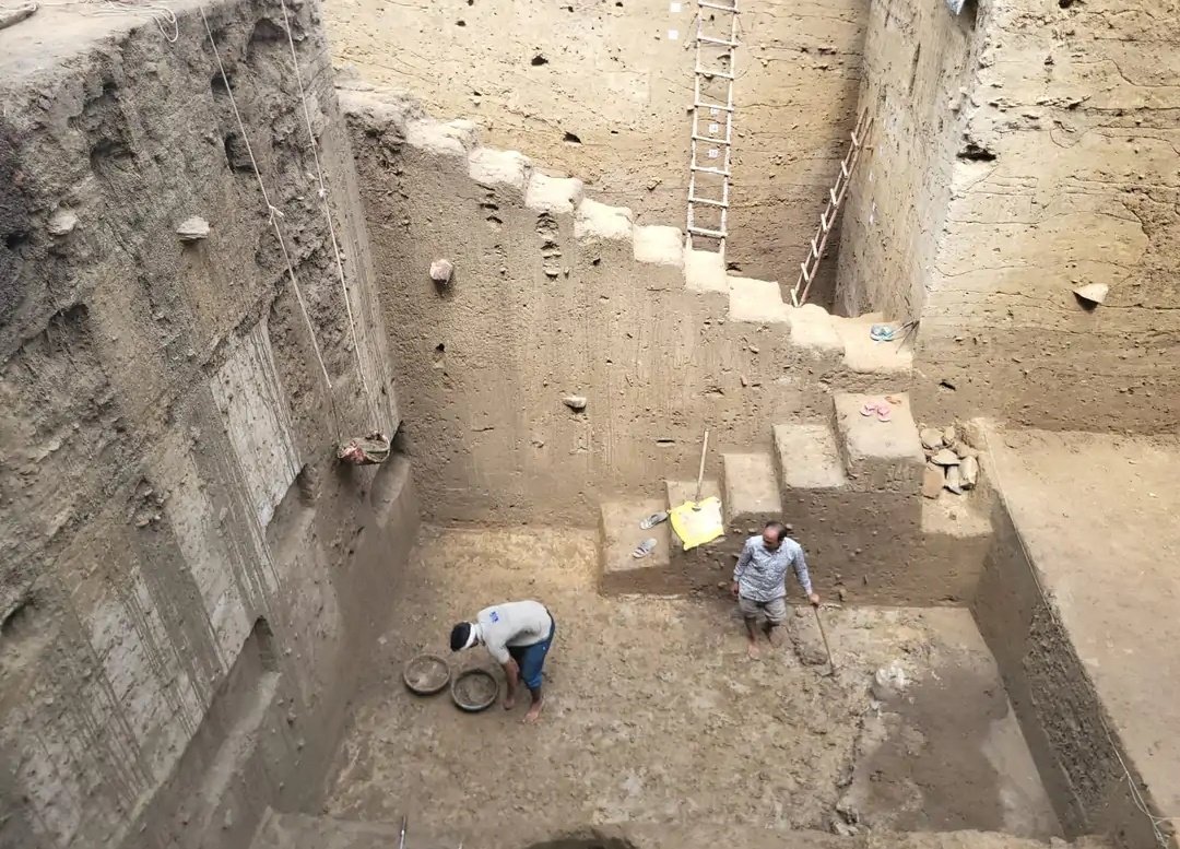 gemsofbabus_'s tweet photo. 🚨 ASI’s budget doubled in last 10 yrs, but it spent less than 1% on Excavations. 56% of the budget allocated to the ASI was spent on Salaries of the staff. 🤷‍♂️ https://t.co/F2OELlA4GG