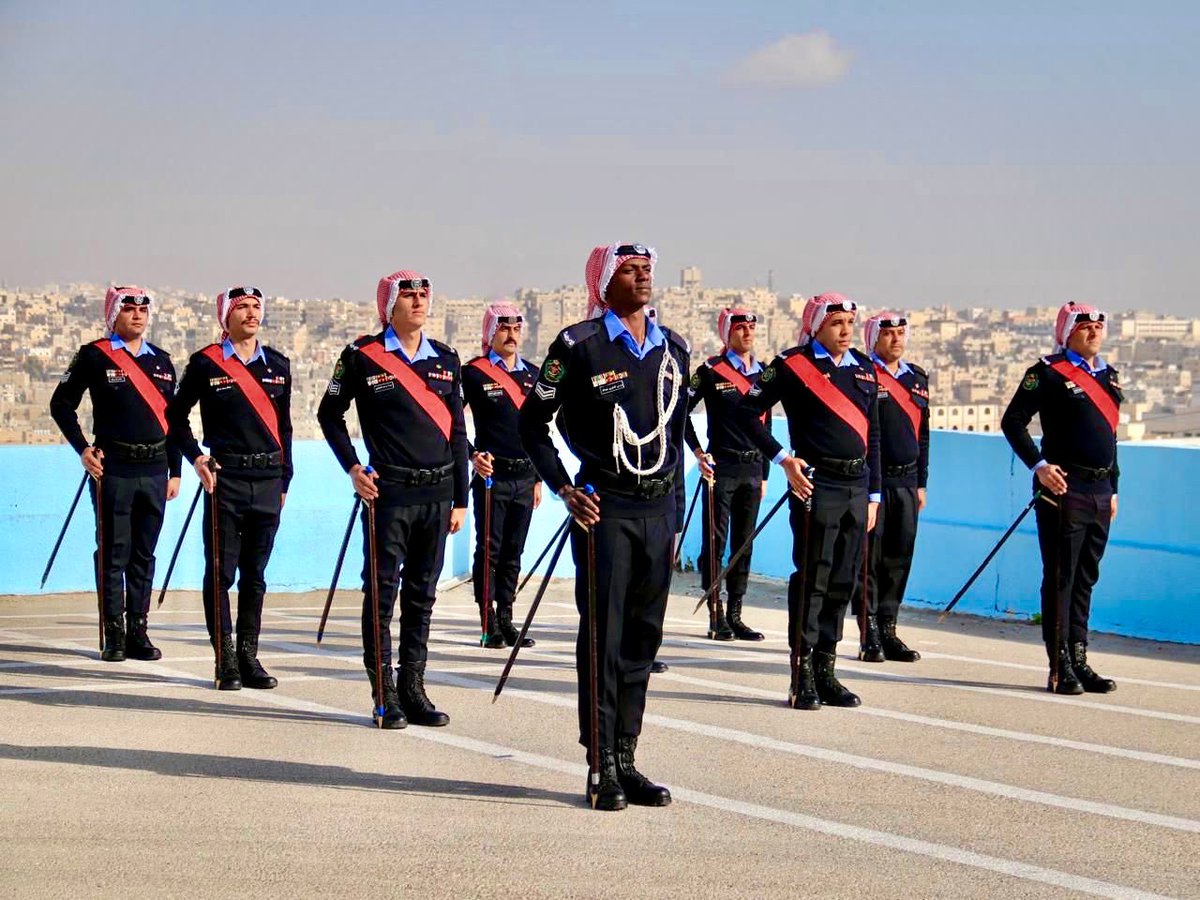 صباحٌ يبدأ من عزيمةِ رجالٍ أقسموا أن يبقى الأردنُّ آمنًا… مطمئنًا… عاليًا

#صباح_الخير #الامن_العام #الاردن