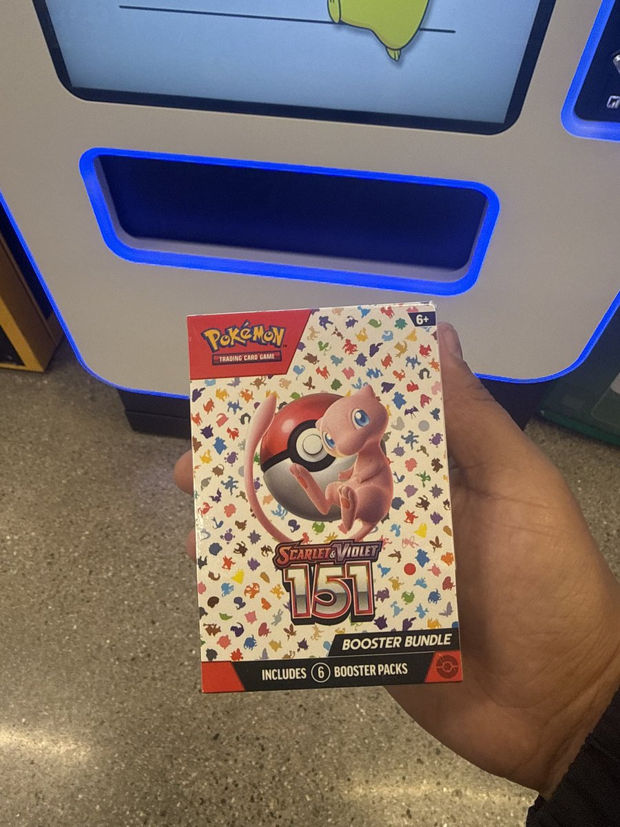 DeAngelLuis08's tweet photo. @BritBratTV7 Vending machine https://t.co/CQVX47nyOl