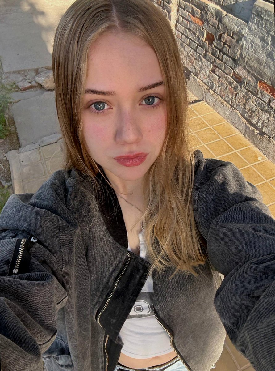 TacticOp_x's tweet image. gmm but make it chic, laughing while crying is my brand tonight