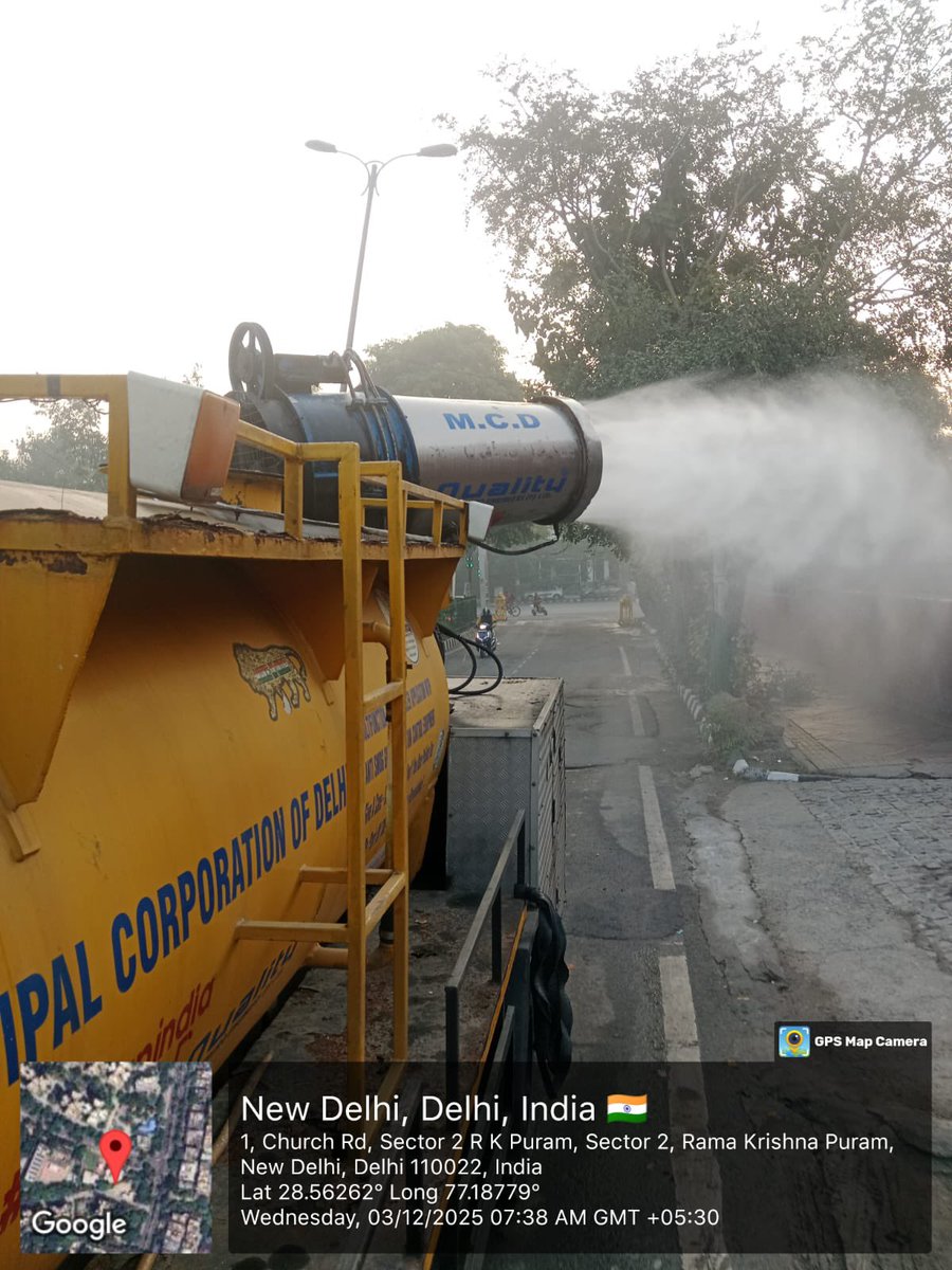 DCSOUTHZONE's tweet image. MCD teams are on the ground intensifying measures at pollution hotspots—mechanized sweeping, anti-dust drives, and strict action on waste burning. Together, we’re working to clear the air for a healthier Delhi. 
#MCDForCleanAir #AirPollutionControl