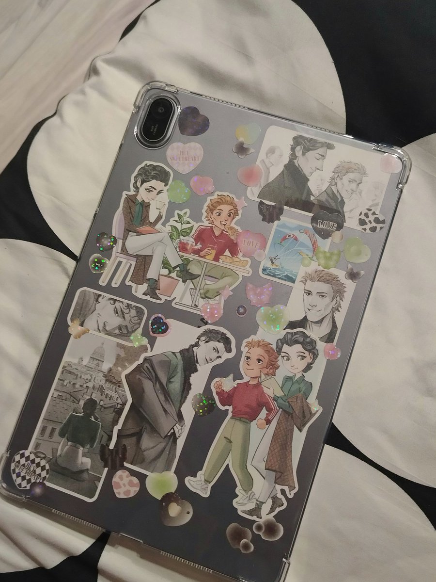 Поменяли чехол и перенесли наклейки, надеюсь маленькая обновочка даст мотивации и сил для рисования