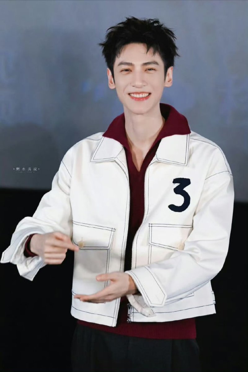 罗云熙、現在37歳。 昔と今…いつ見ても、美しく、可愛い坊や(•ө•)♡ 歳