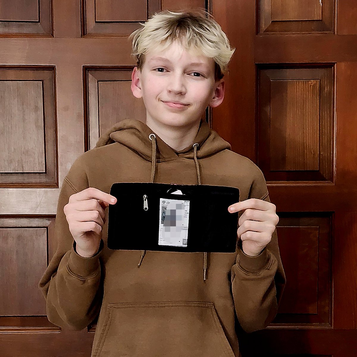 MeRedEye tweet media