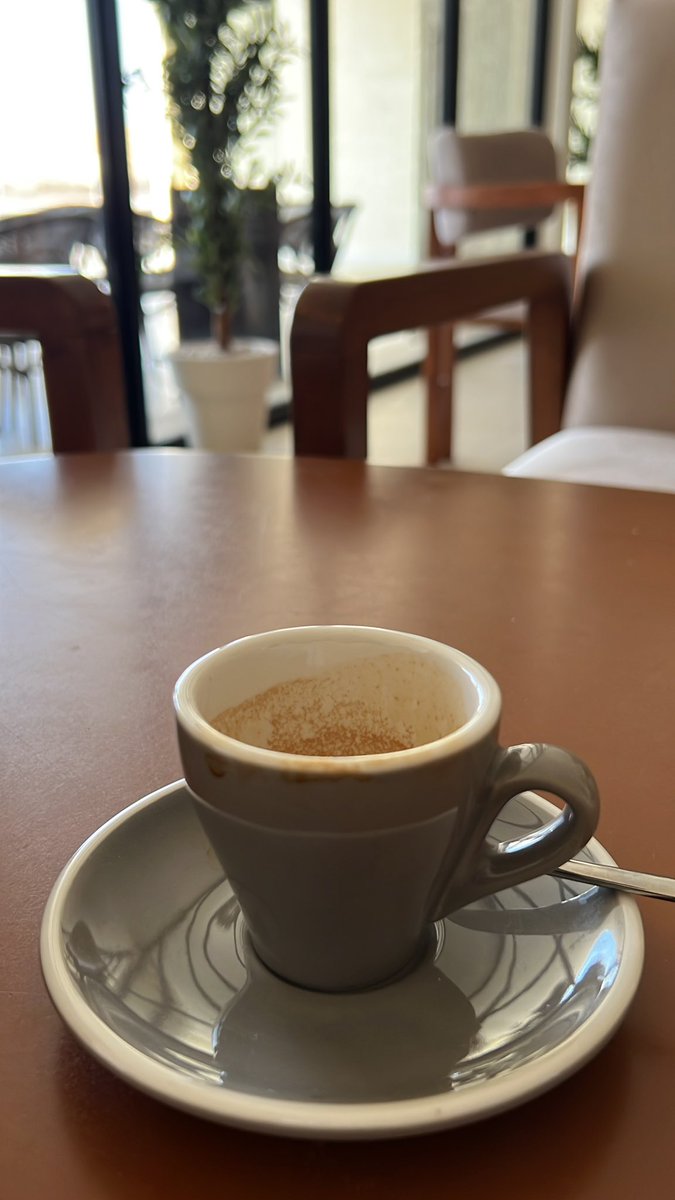 لا تصب قهوة :
" صبّ صوتك على جدب المعاليق 
 شف عروقي على صوتك ضمايا "