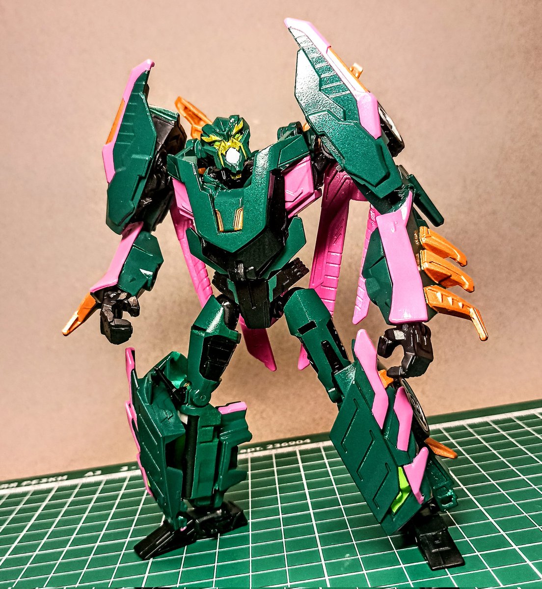 Interferencer_'s tweet photo. He's probably one of the quickest custom I've done so far: just one and a half day were spent on him. 

[ 2 / 4 ]
#maccadam #Transformers #BeastWars #Geckobot https://t.co/oWgFxPJBti