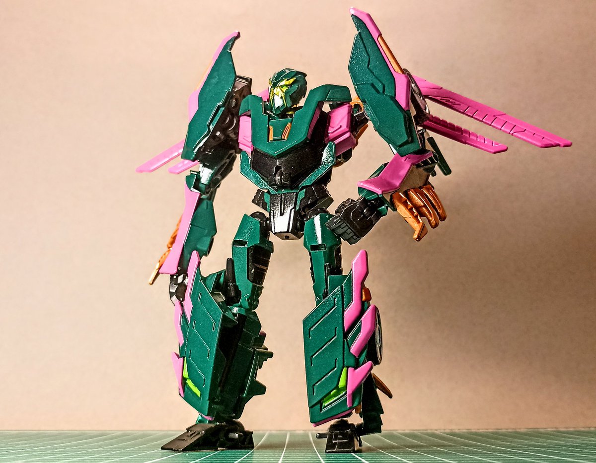 Interferencer_'s tweet photo. He's probably one of the quickest custom I've done so far: just one and a half day were spent on him. 

[ 2 / 4 ]
#maccadam #Transformers #BeastWars #Geckobot https://t.co/oWgFxPJBti