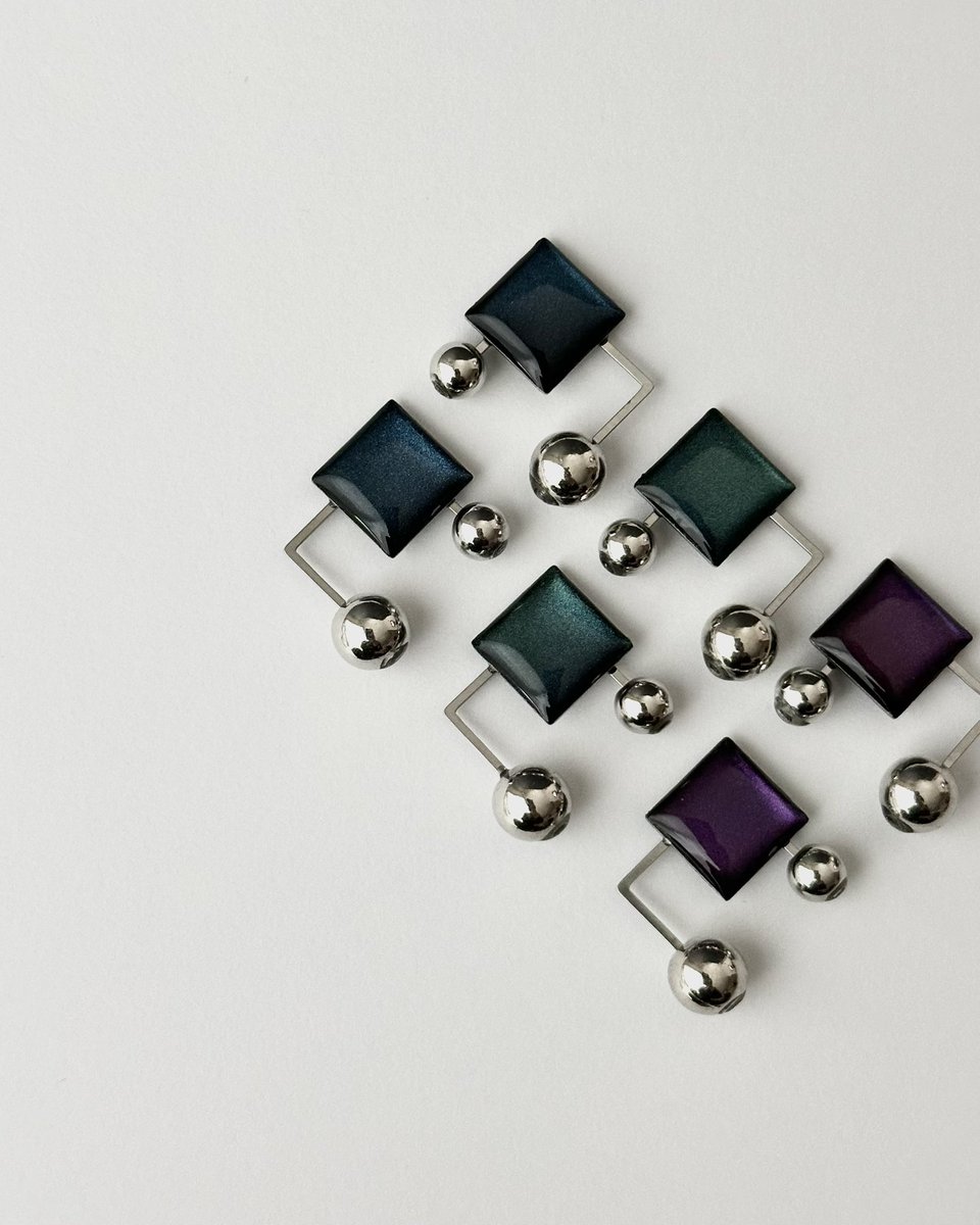 A型の為、並べる事に快楽を感じます。

新作ピアス👾

12/20,21のてづバにも持って行きます🏃

 #てづバ
 #ハンドメイドアクセサリー