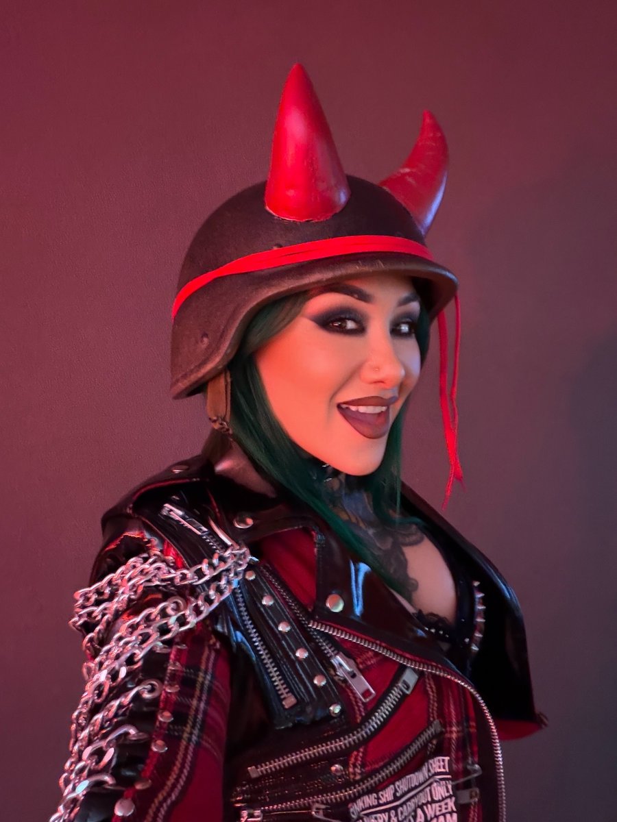 Red works with the green...always has. <a href="/_MyNameIsMUD__/">Marcus Uriah Dunne</a> can attest to that 😘