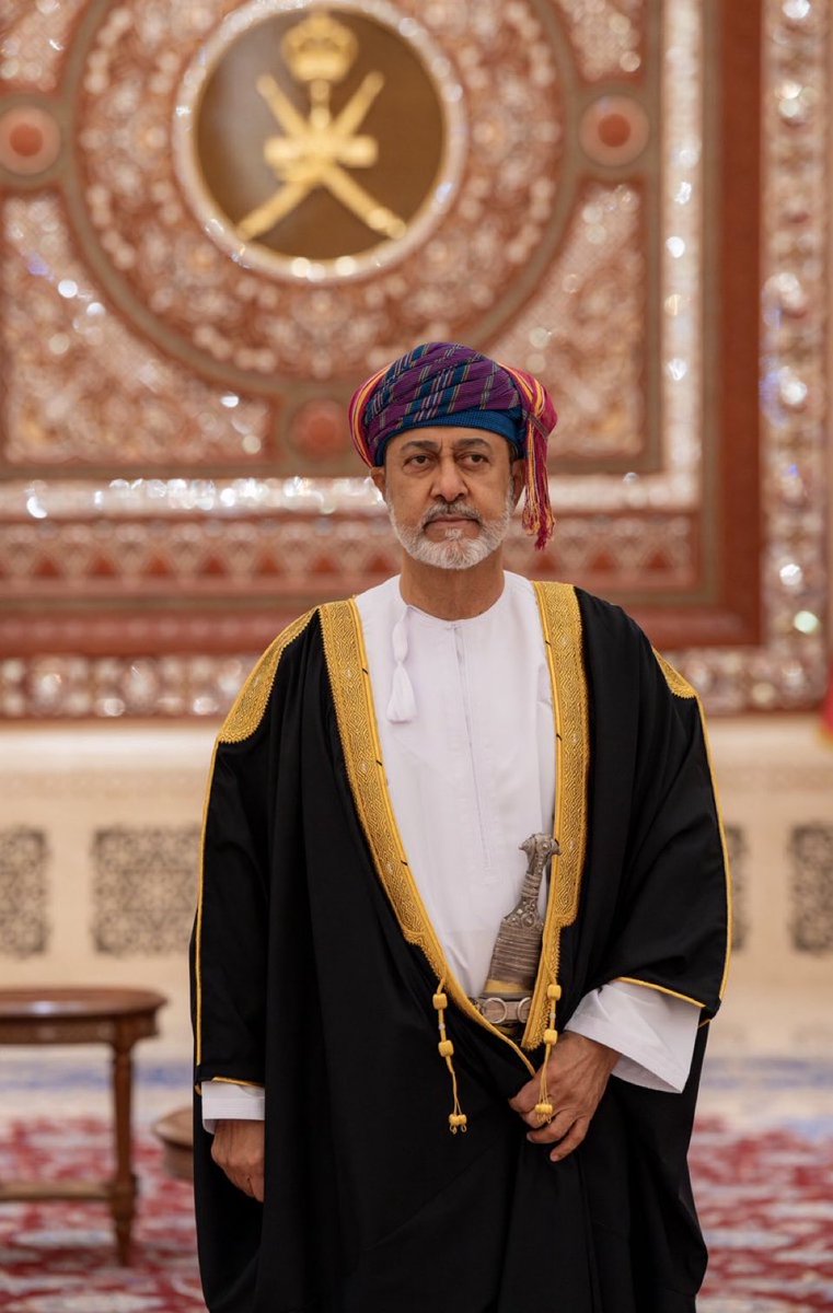 حفظه الله ورعاه 
#السلطان_هيثم_بن_طارق في حله وترحاله