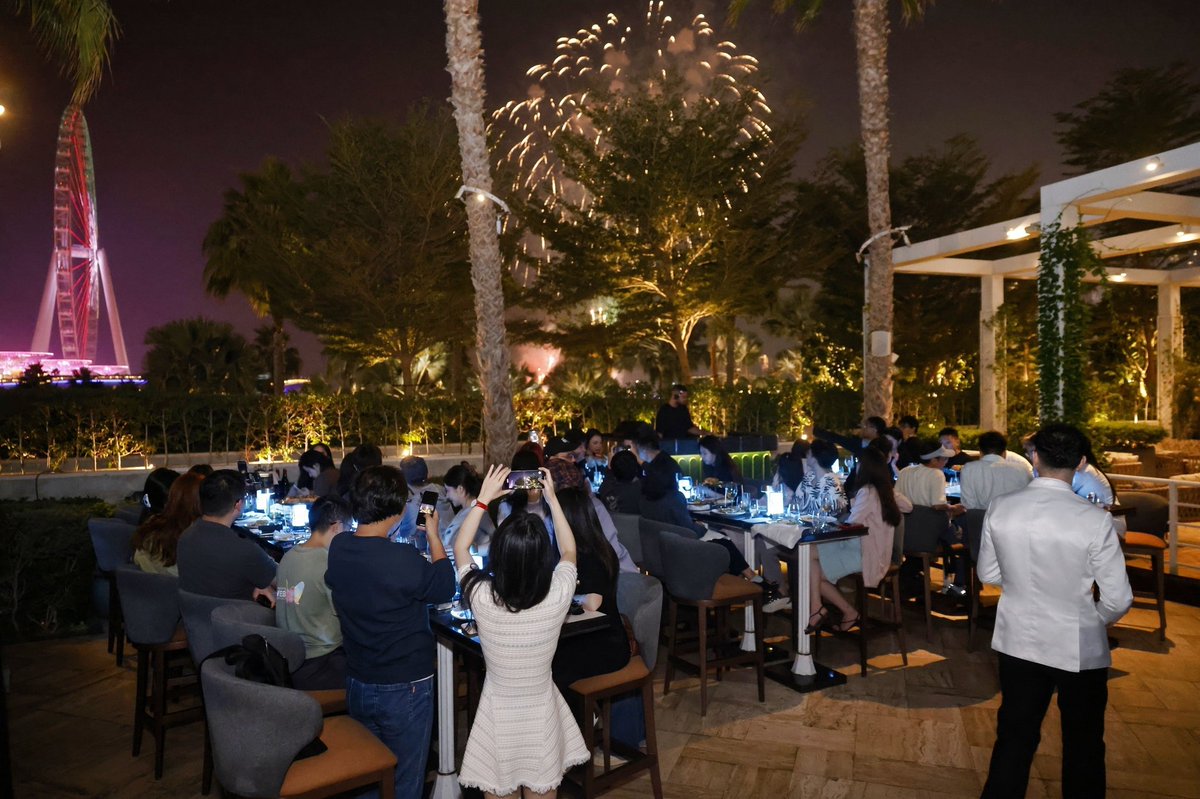 Bitget_zh's tweet image. Bitget Celebrity Night 迪拜场 圆满结束 🎉 

感谢大家出席与关注，小编温馨提醒：
1️⃣ 活动时多交朋友、适当饮酒
2️⃣ 情侣请勿公开放闪，旁人会羡慕
3️⃣ 理性传播，文明吃瓜

最后感谢 BN 让大家齐聚迪拜，请大家将焦点放在 BBW 上 👀

Bitget VIP | 费率更低，福利更狠！