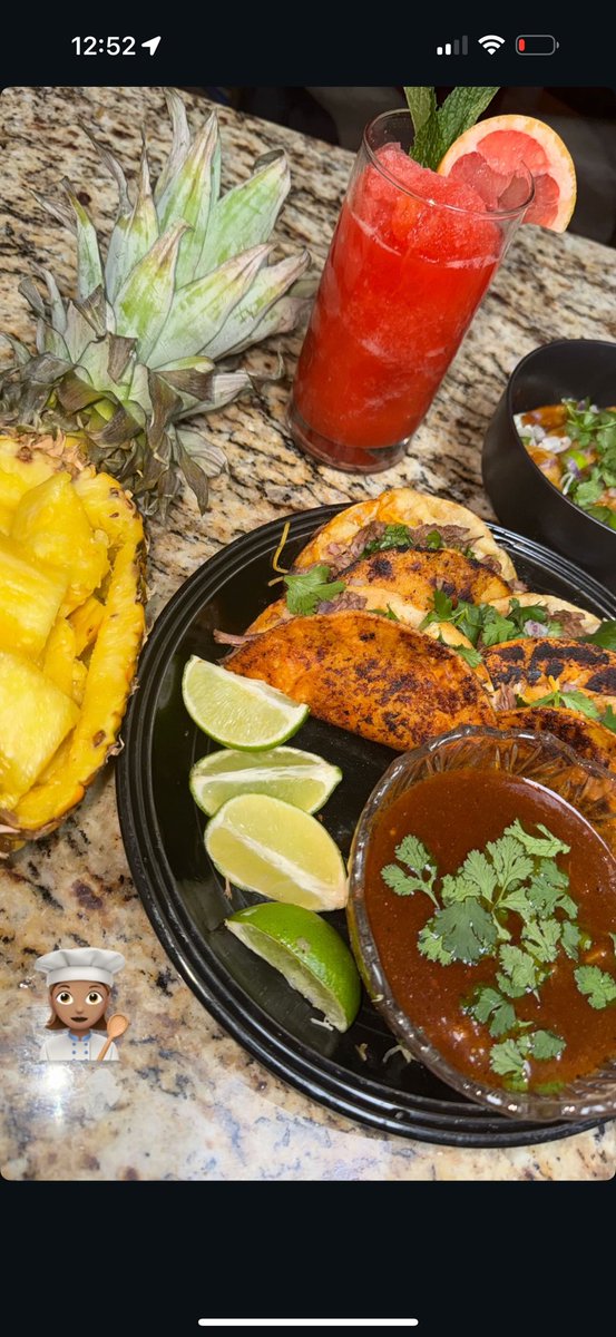 timepeacevisual's tweet image. She can cook yall 😩 she made Tacos #tacos  🌮