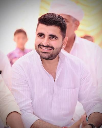 ks_uchiyarda's tweet image. शिव विधानसभा क्षेत्र के विधायक श्री @RavindraBhati__  जी को जन्मदिन की हार्दिक शुभकामनाएँ।
आपके उत्तम स्वास्थ्य, सुख-समृद्धि एवं दीर्घायु जीवन की मैं हृदयपूर्वक मंगल कामना करता हूँ।