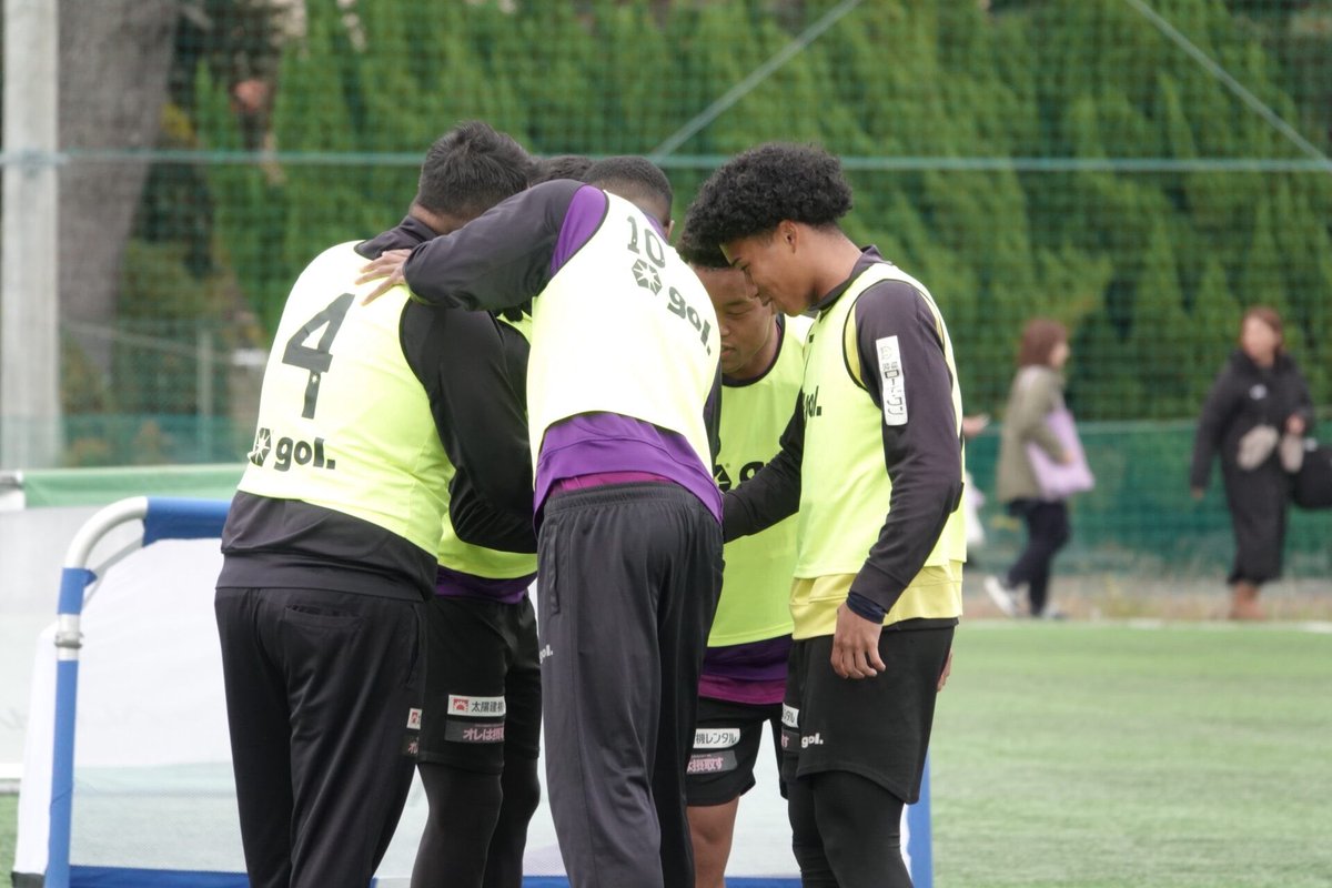 fujiedamyfc_pr's tweet image. 📸 | 𝑻𝒓𝒂𝒊𝒏𝒊𝒏𝒈🔥

12/3（水）2025シーズンの最終トレーニングを 一般公開にて行いました！

▼ 詳細はこちら💫
myfc.co.jp/news/20251203/…

今シーズンのチーム活動が終了😢
たくさんの応援をいただき、共に戦っていただき、ありがとうございました！

#藤枝MYFC