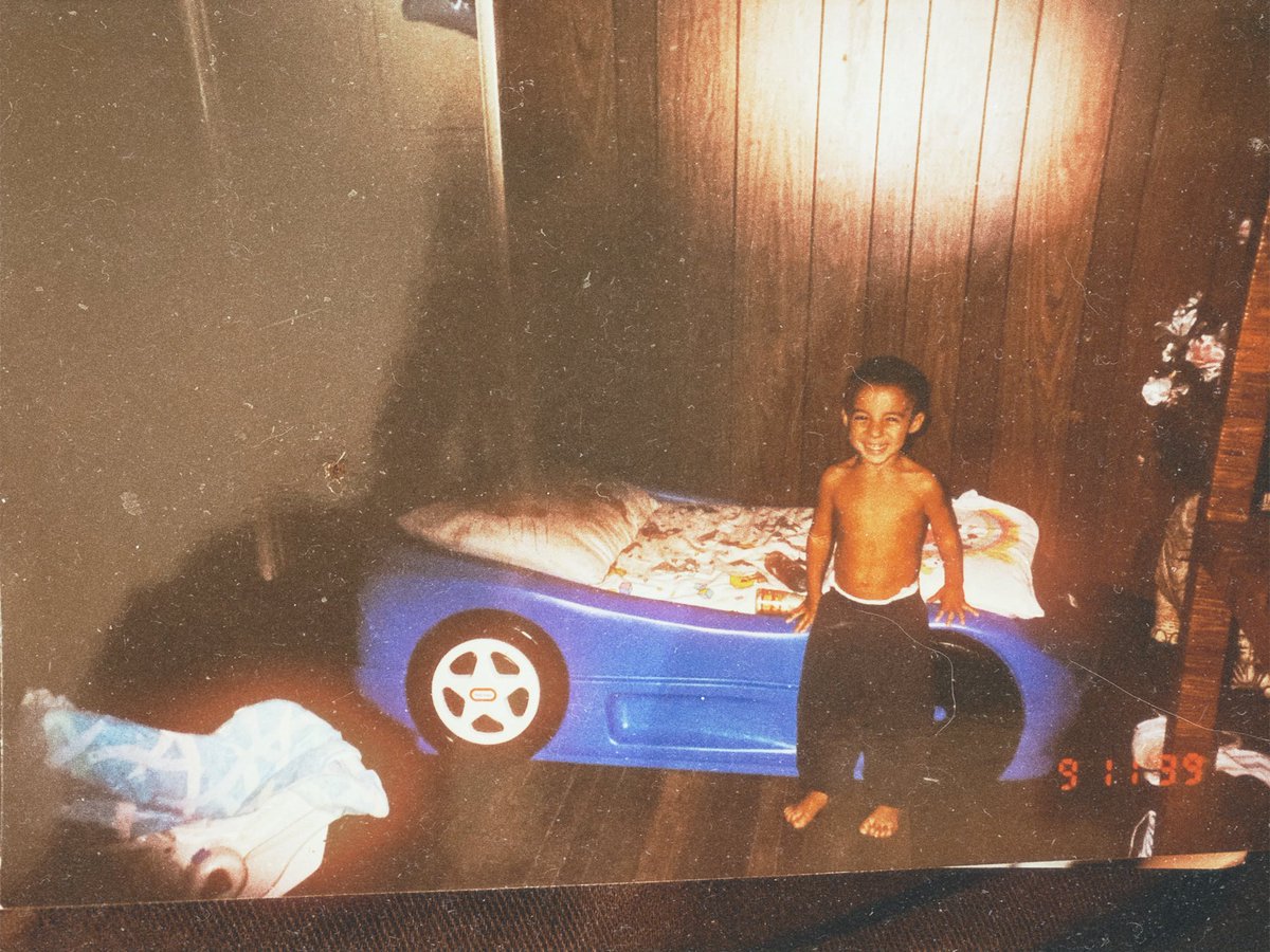 EYESWIDESHUT - ROUND &amp; ROUND PROD. BY <a href="/benjamin_____u/">🌟</a>  OUT RN ON SC; EVERYWHERE ELSE SOON

on.soundcloud.com/3gONQxqg3yRdyl…